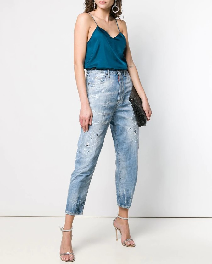 Стильные женские джинсы в модном сезоне весна-лето 2022 фото