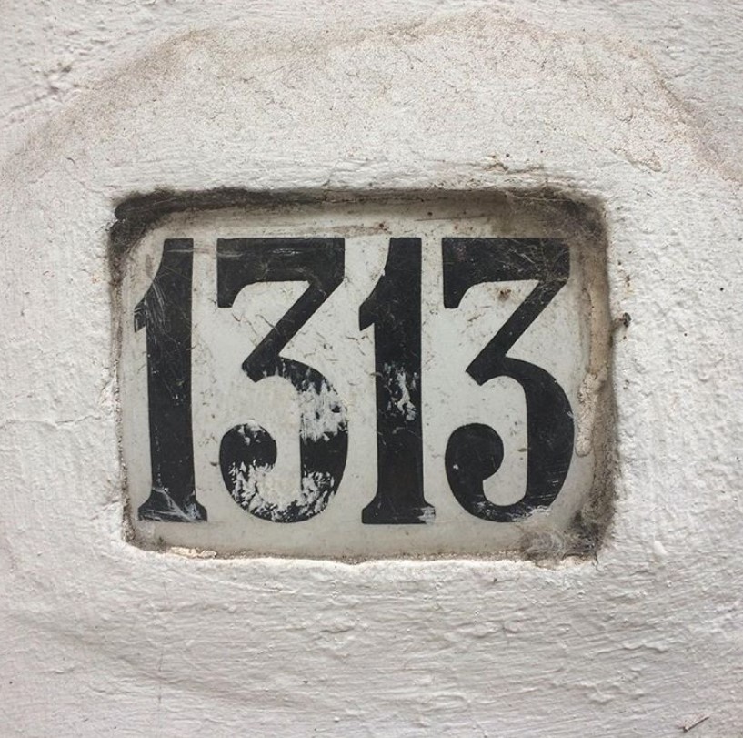 Увидеть на часах 13 13. Нумерология 1313. Число 13 на часах. Одинаковые цифры на часах 1313. Одинаковые цифры на часах 13 13.