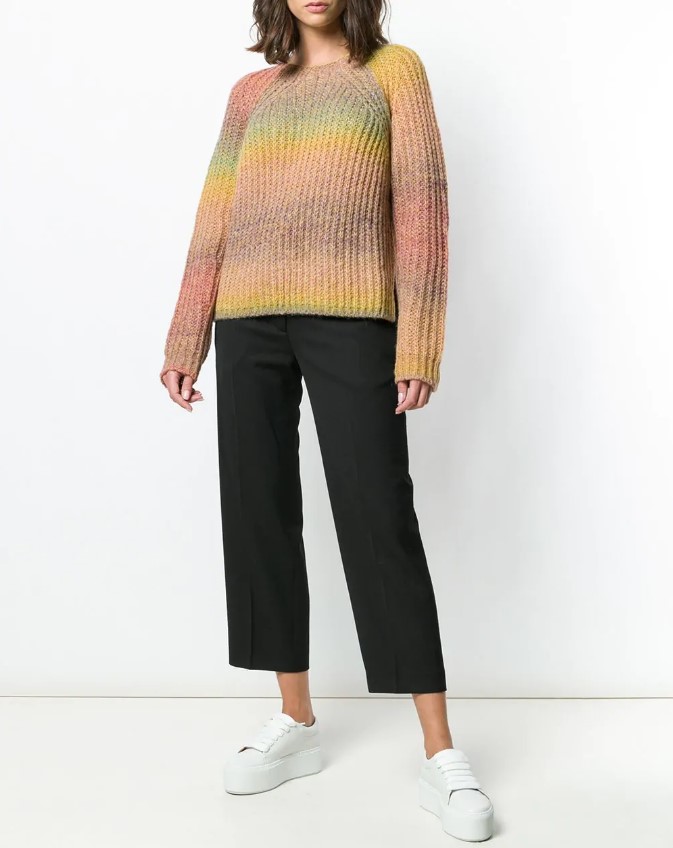 Самые модные женские свитера 2022 года: свежие тренды, фото