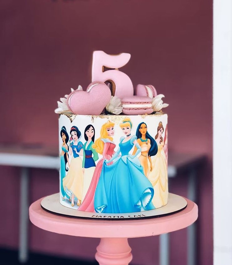 Самые красивые торты для девочек 2021: фото модных идей