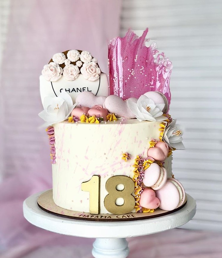 Самые красивые торты для девочек 2021: фото модных идей