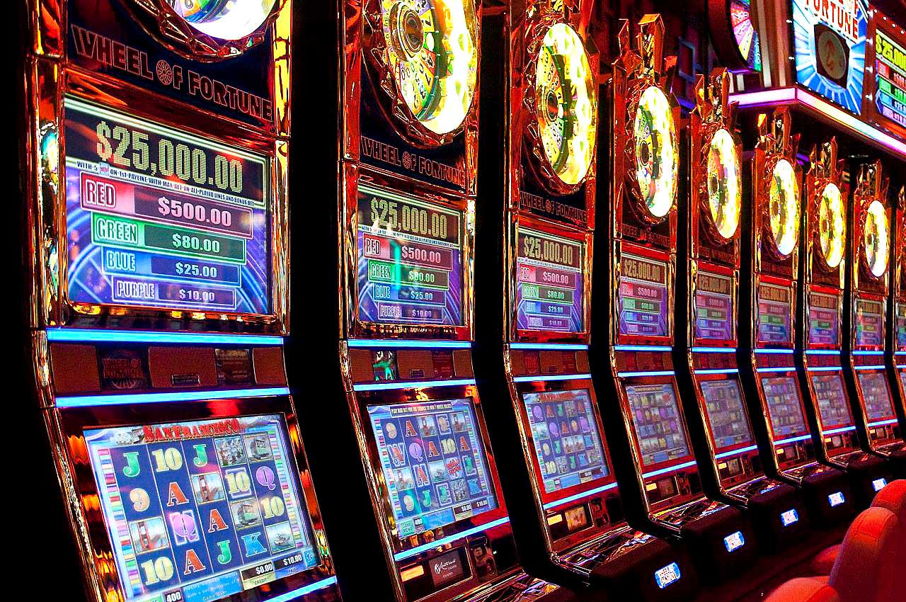 Joy casino игроков рейтинг. Казино Голден пелос игровые автоматы. Игровые автоматы 777 принц Индии. Адмирал казино игровые автоматы. Производители игровых автоматов.
